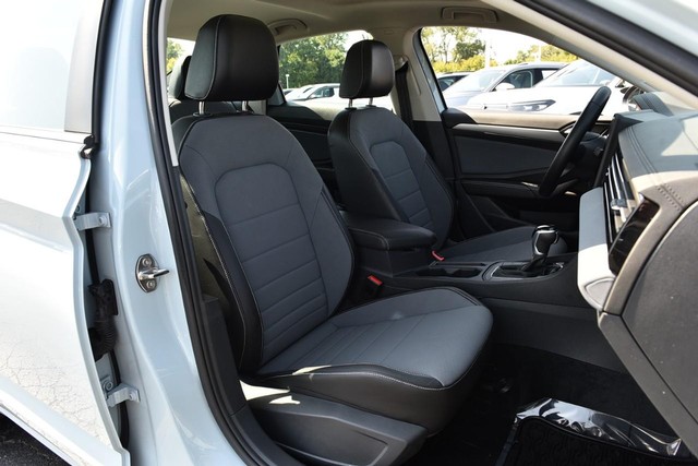 Volkswagen Jetta Vehicle Image 21