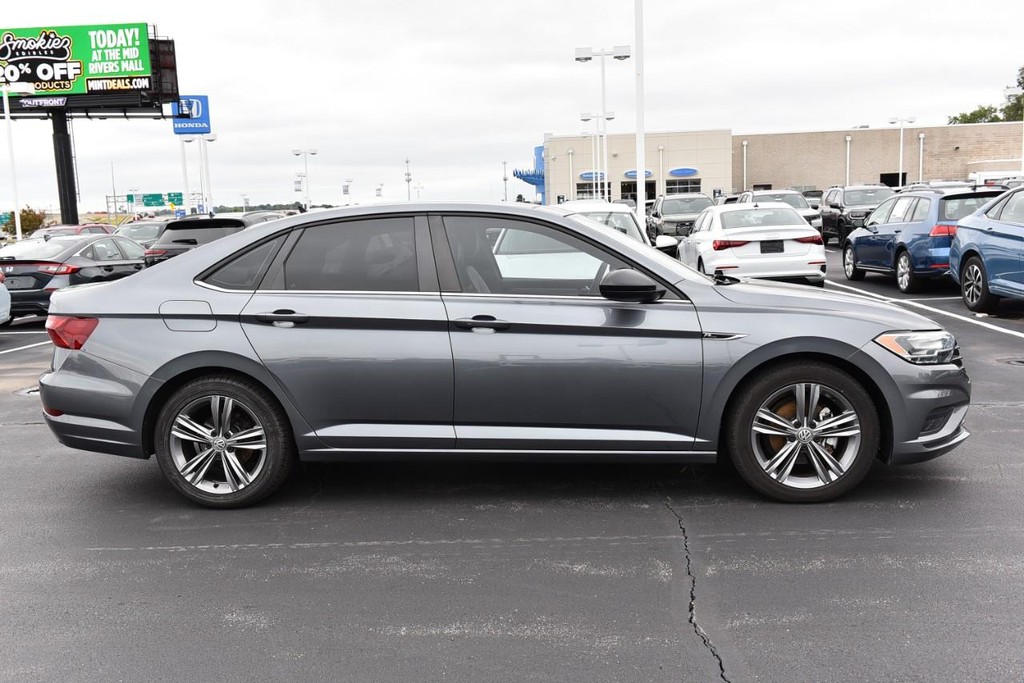 Volkswagen Jetta Vehicle Full-screen Gallery Image 5