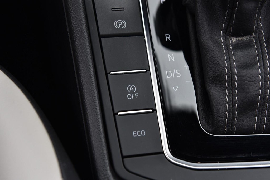 Volkswagen Jetta Vehicle Full-screen Gallery Image 18
