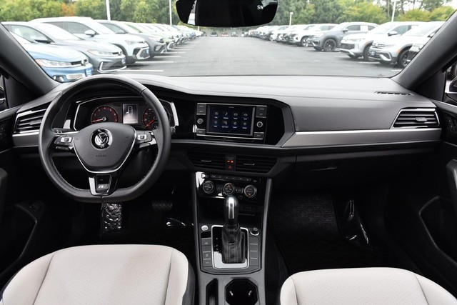 Volkswagen Jetta Vehicle Image 07
