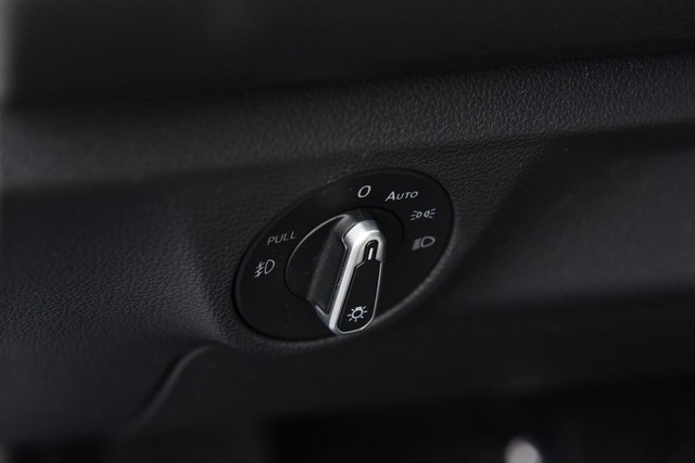 Volkswagen Jetta Vehicle Image 11