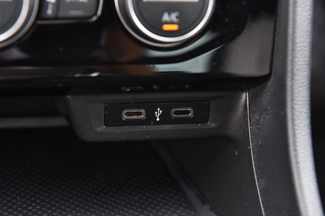 Volkswagen Jetta Vehicle Image 16