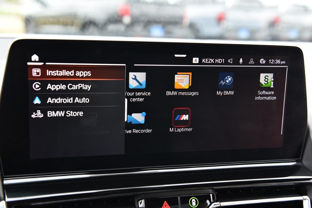 BMW 8 Series Vehicle Full-screen Gallery Image 15