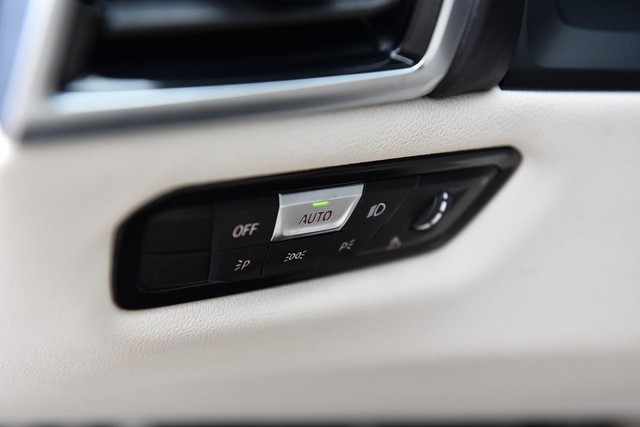 BMW 8 Series Vehicle Image 12