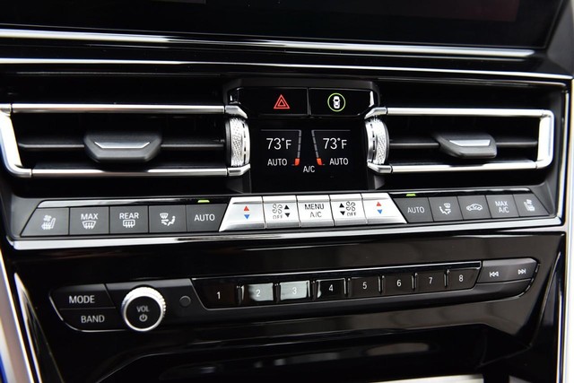 BMW 8 Series Vehicle Image 16