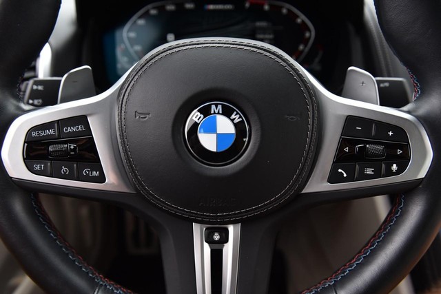 BMW 8 Series Vehicle Image 20