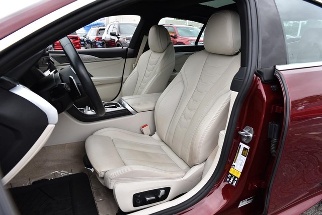BMW 8 Series Vehicle Image 21