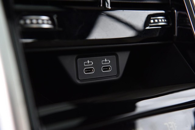 BMW 8 Series Vehicle Image 25