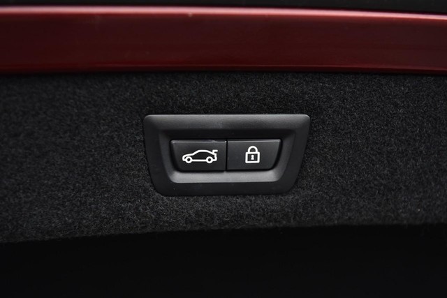 BMW 8 Series Vehicle Image 30