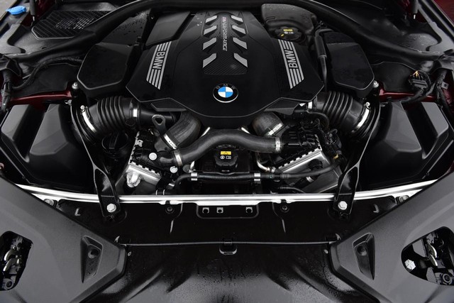 BMW 8 Series Vehicle Image 31