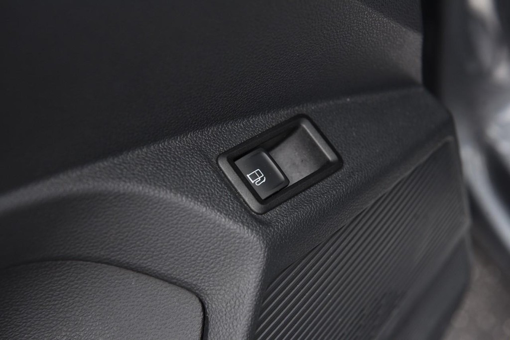 Volkswagen Taos Vehicle Full-screen Gallery Image 9