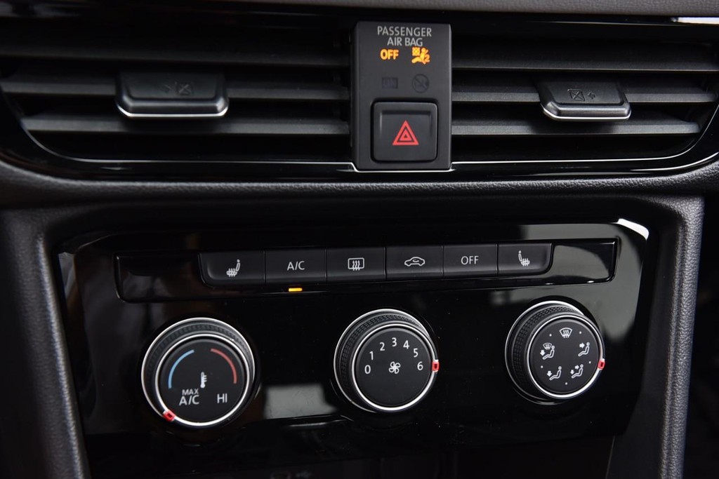 Volkswagen Taos Vehicle Full-screen Gallery Image 14