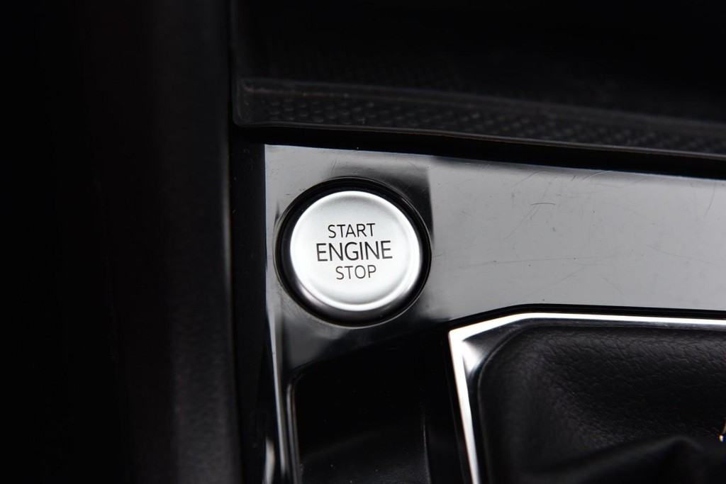 Volkswagen Taos Vehicle Full-screen Gallery Image 16