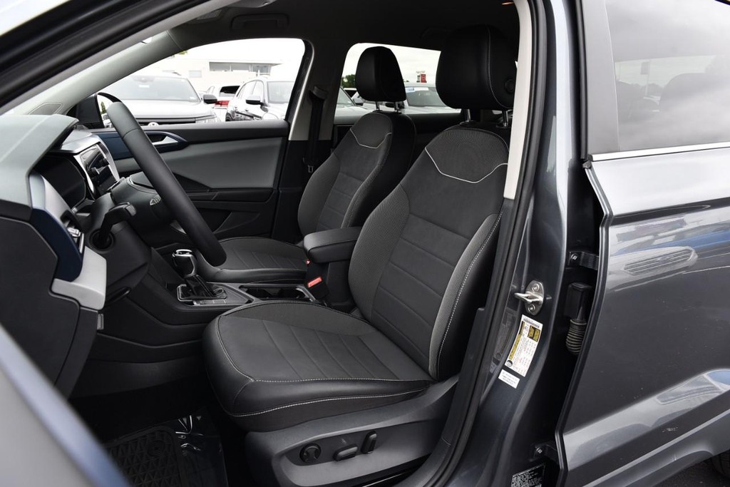 Volkswagen Taos Vehicle Full-screen Gallery Image 18