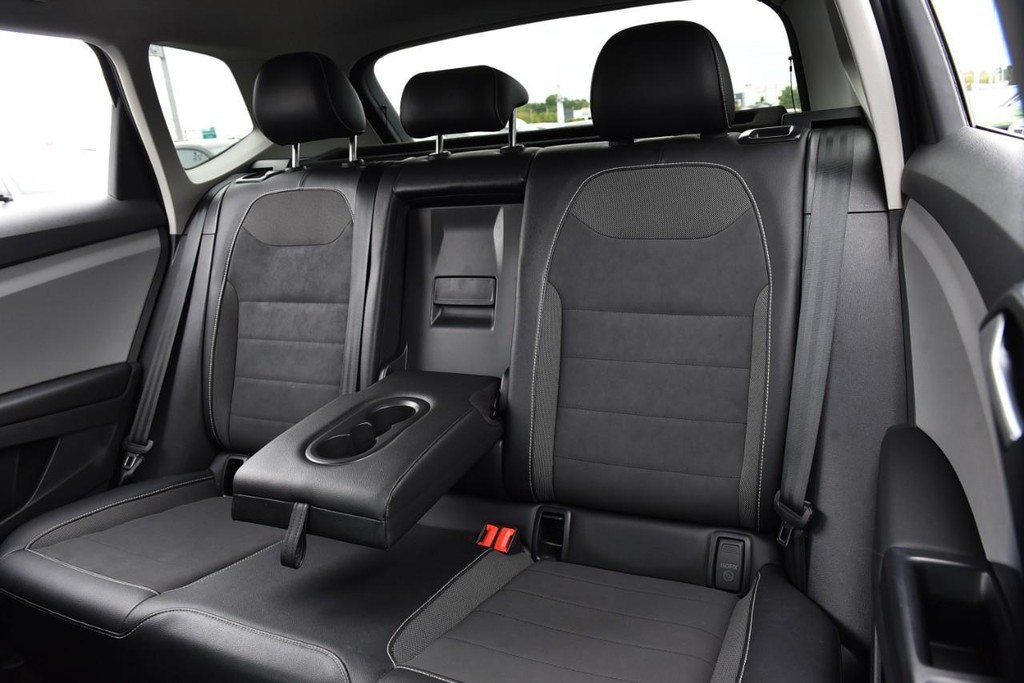 Volkswagen Taos Vehicle Full-screen Gallery Image 20