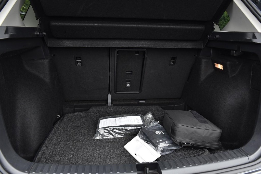 Volkswagen Taos Vehicle Full-screen Gallery Image 23