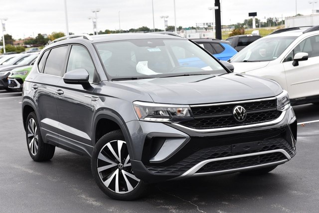 Volkswagen Taos Vehicle Image 02