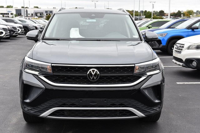 Volkswagen Taos Vehicle Image 04