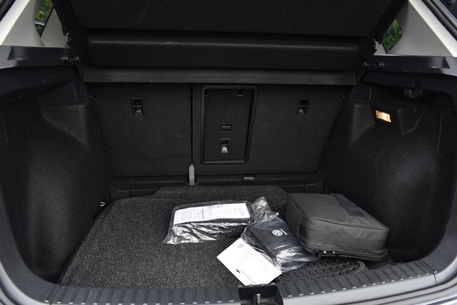 Volkswagen Taos Vehicle Image 23