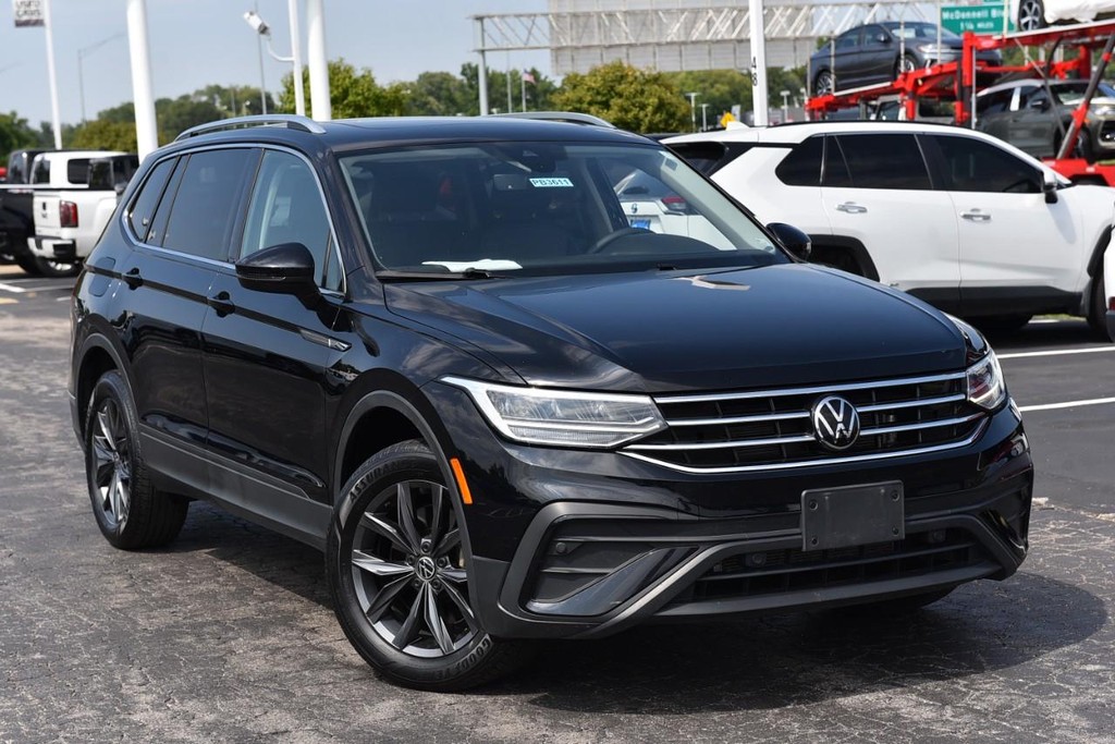 Volkswagen Tiguan Vehicle Full-screen Gallery Image 2