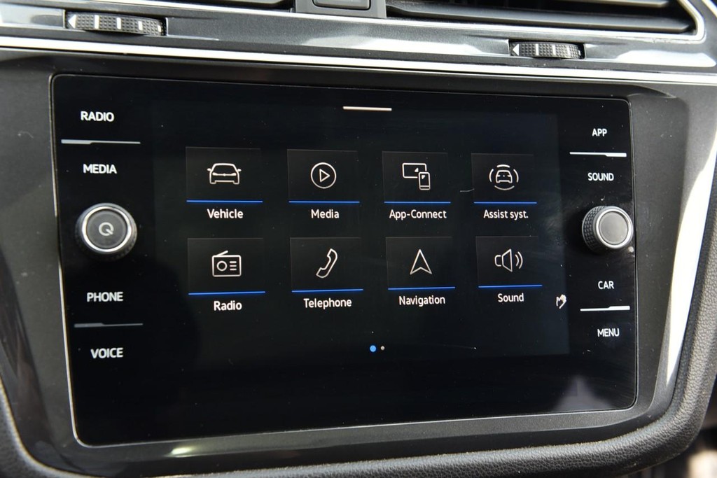 Volkswagen Tiguan Vehicle Full-screen Gallery Image 14