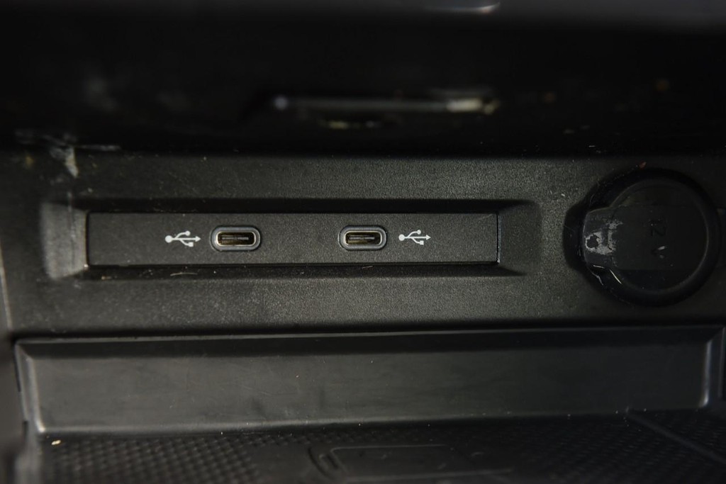 Volkswagen Tiguan Vehicle Full-screen Gallery Image 16