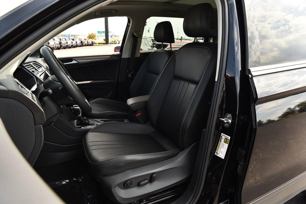 Volkswagen Tiguan Vehicle Full-screen Gallery Image 20