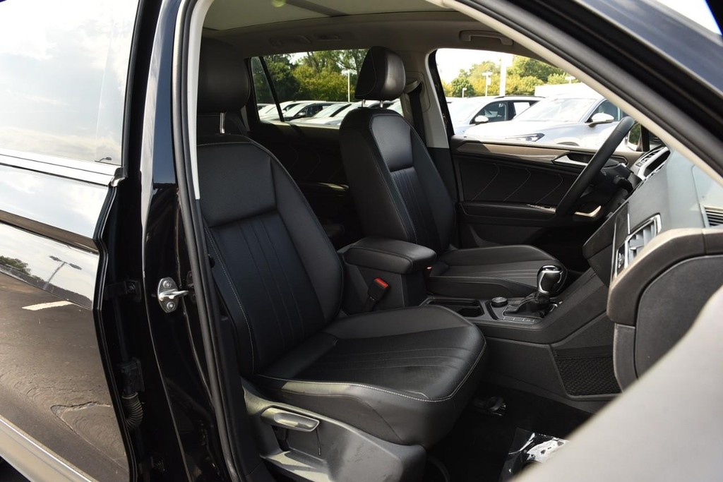 Volkswagen Tiguan Vehicle Full-screen Gallery Image 21