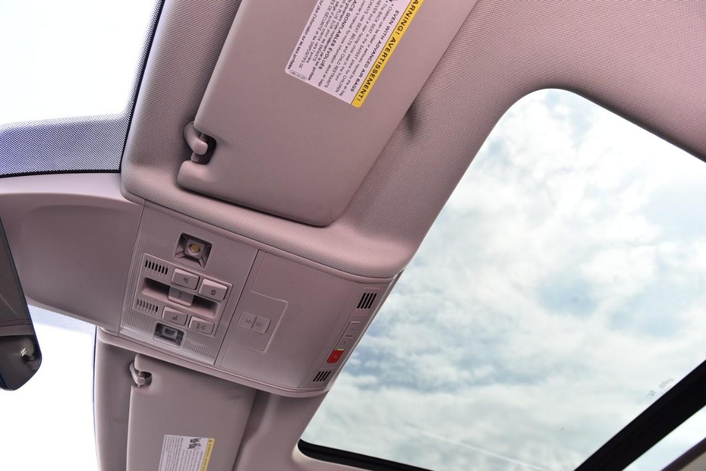 Volkswagen Tiguan Vehicle Full-screen Gallery Image 22