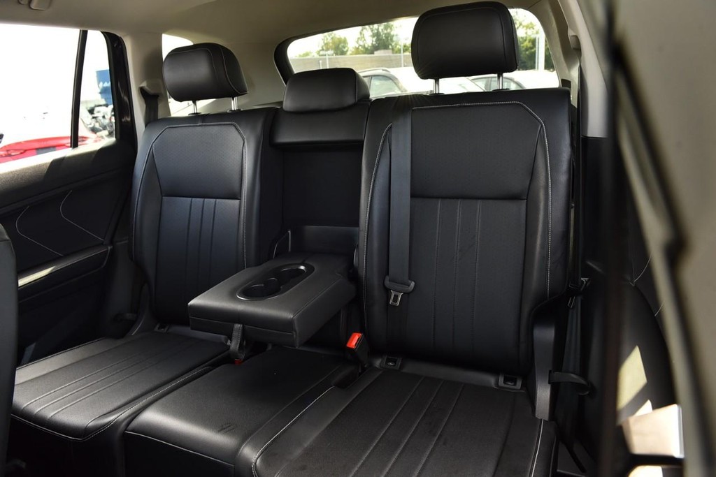Volkswagen Tiguan Vehicle Full-screen Gallery Image 23