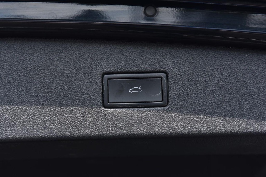 Volkswagen Tiguan Vehicle Full-screen Gallery Image 27