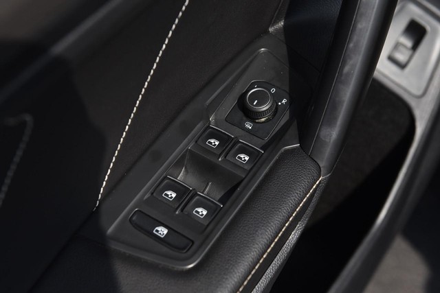 Volkswagen Tiguan Vehicle Image 08