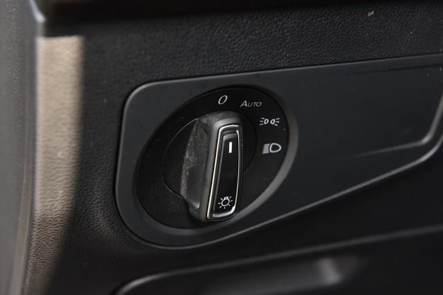 Volkswagen Tiguan Vehicle Image 11