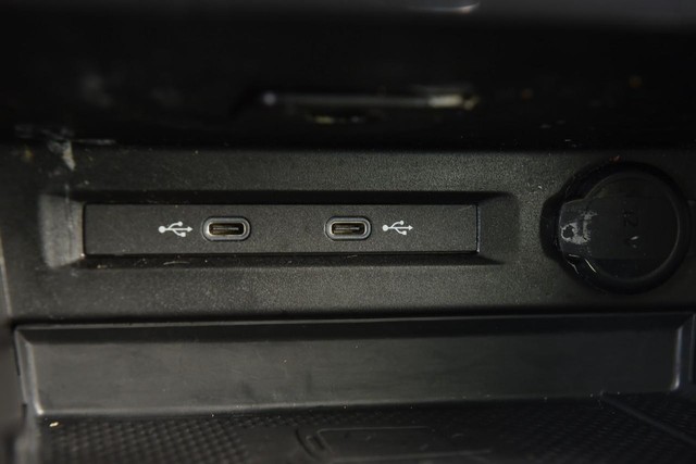 Volkswagen Tiguan Vehicle Image 16