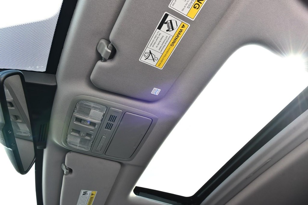 Honda CR-V Hybrid Vehicle Full-screen Gallery Image 23