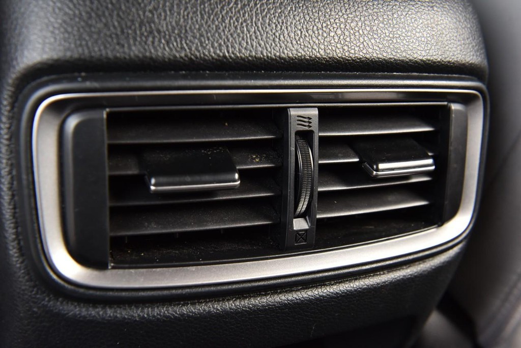 Honda CR-V Hybrid Vehicle Full-screen Gallery Image 25
