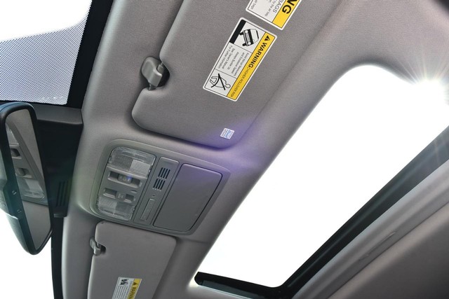 Honda CR-V Hybrid Vehicle Image 23