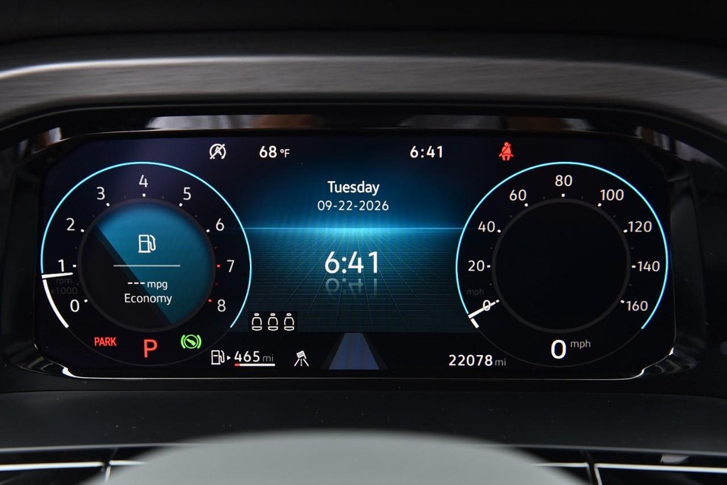 Volkswagen Atlas Cross Sport Vehicle Full-screen Gallery Image 12