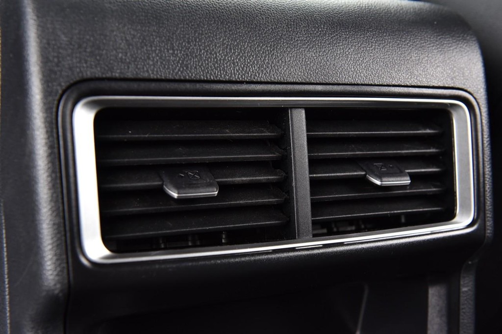 Volkswagen Atlas Cross Sport Vehicle Full-screen Gallery Image 22