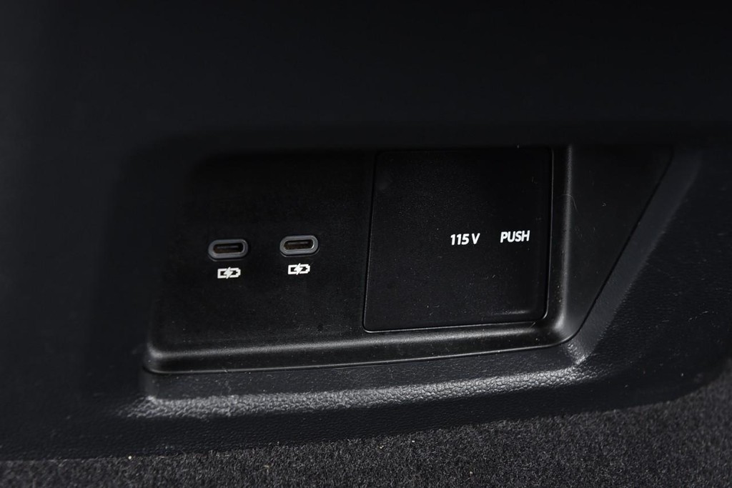 Volkswagen Atlas Cross Sport Vehicle Full-screen Gallery Image 23