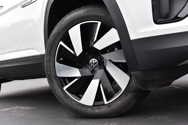 Volkswagen Atlas Cross Sport Vehicle Image 03