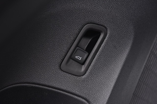 Volkswagen Atlas Cross Sport Vehicle Image 09