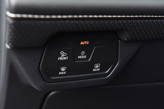 Volkswagen Atlas Cross Sport Vehicle Image 11