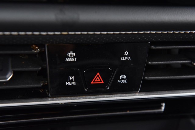 Volkswagen Atlas Cross Sport Vehicle Image 15