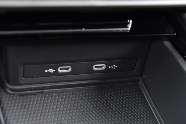 Volkswagen Atlas Cross Sport Vehicle Image 16