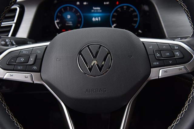 Volkswagen Atlas Cross Sport Vehicle Image 18