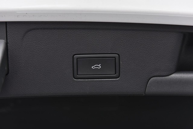 Volkswagen Atlas Cross Sport Vehicle Image 25