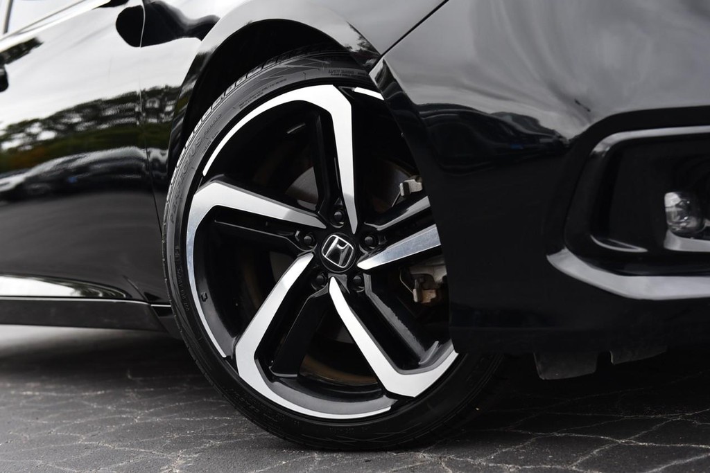 Honda Accord Sedan Vehicle Full-screen Gallery Image 03