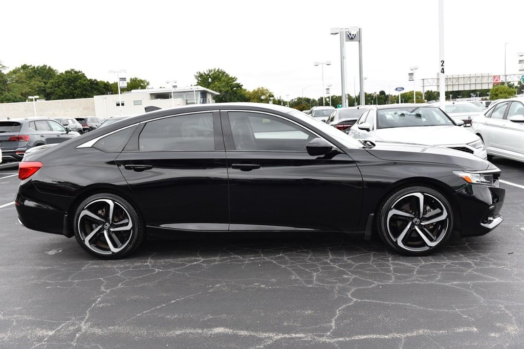Honda Accord Sedan Vehicle Full-screen Gallery Image 05