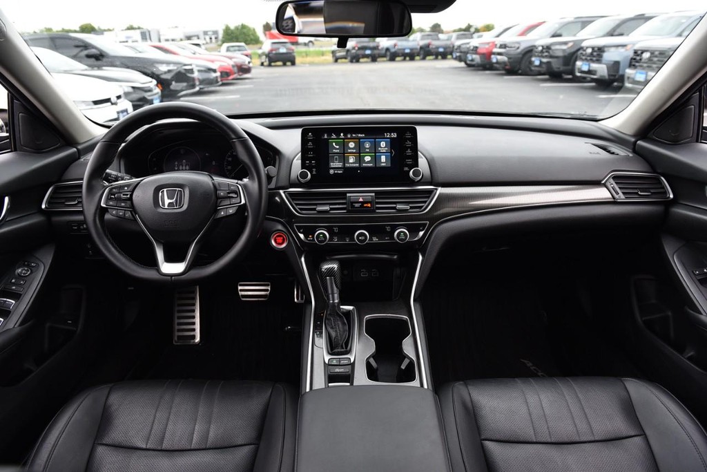 Honda Accord Sedan Vehicle Full-screen Gallery Image 07